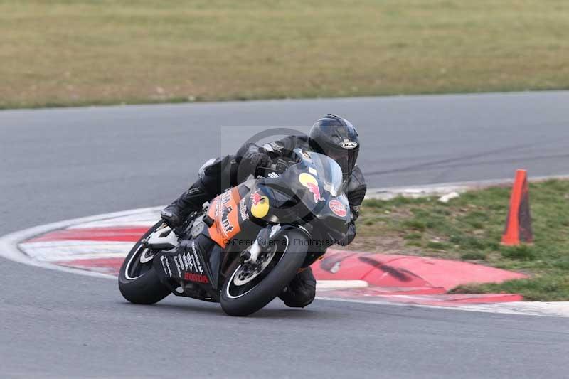 Motorcycle action photographs;Trackday digital images;event digital images;eventdigitalimages;no limits trackday;peter wileman photography;snetterton;snetterton circuit norfolk;snetterton photographs;trackday;trackday photos