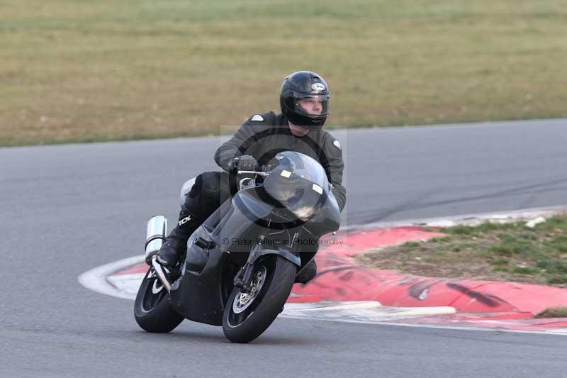 Motorcycle action photographs;Trackday digital images;event digital images;eventdigitalimages;no limits trackday;peter wileman photography;snetterton;snetterton circuit norfolk;snetterton photographs;trackday;trackday photos