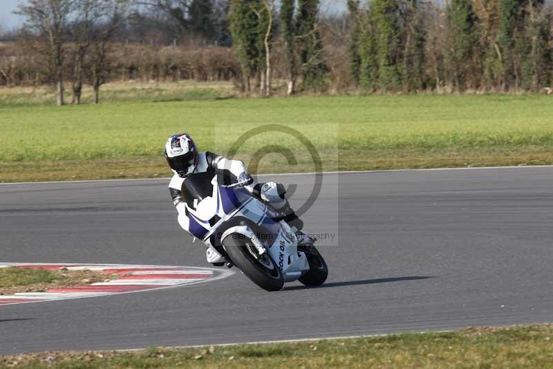 Motorcycle action photographs;Trackday digital images;event digital images;eventdigitalimages;no limits trackday;peter wileman photography;snetterton;snetterton circuit norfolk;snetterton photographs;trackday;trackday photos