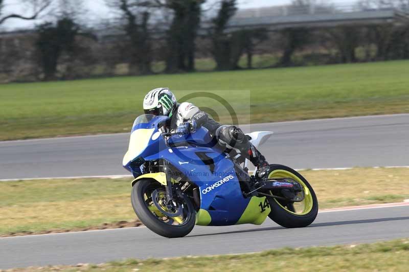 Motorcycle action photographs;Trackday digital images;event digital images;eventdigitalimages;no limits trackday;peter wileman photography;snetterton;snetterton circuit norfolk;snetterton photographs;trackday;trackday photos