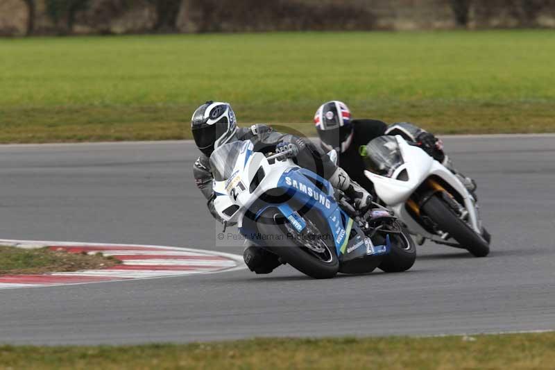 Motorcycle action photographs;Trackday digital images;event digital images;eventdigitalimages;no limits trackday;peter wileman photography;snetterton;snetterton circuit norfolk;snetterton photographs;trackday;trackday photos