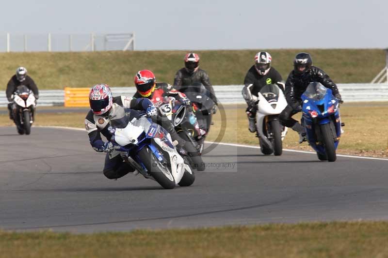 Motorcycle action photographs;Trackday digital images;event digital images;eventdigitalimages;no limits trackday;peter wileman photography;snetterton;snetterton circuit norfolk;snetterton photographs;trackday;trackday photos