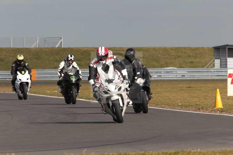 Motorcycle action photographs;Trackday digital images;event digital images;eventdigitalimages;no limits trackday;peter wileman photography;snetterton;snetterton circuit norfolk;snetterton photographs;trackday;trackday photos