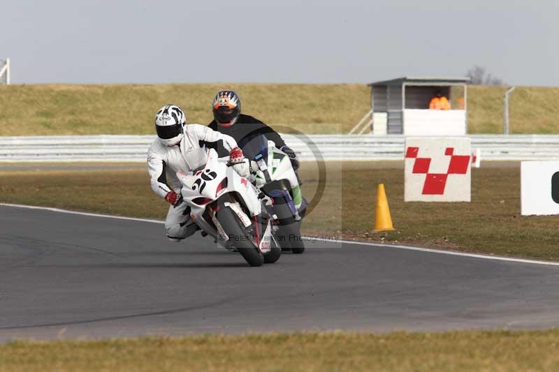 Motorcycle action photographs;Trackday digital images;event digital images;eventdigitalimages;no limits trackday;peter wileman photography;snetterton;snetterton circuit norfolk;snetterton photographs;trackday;trackday photos