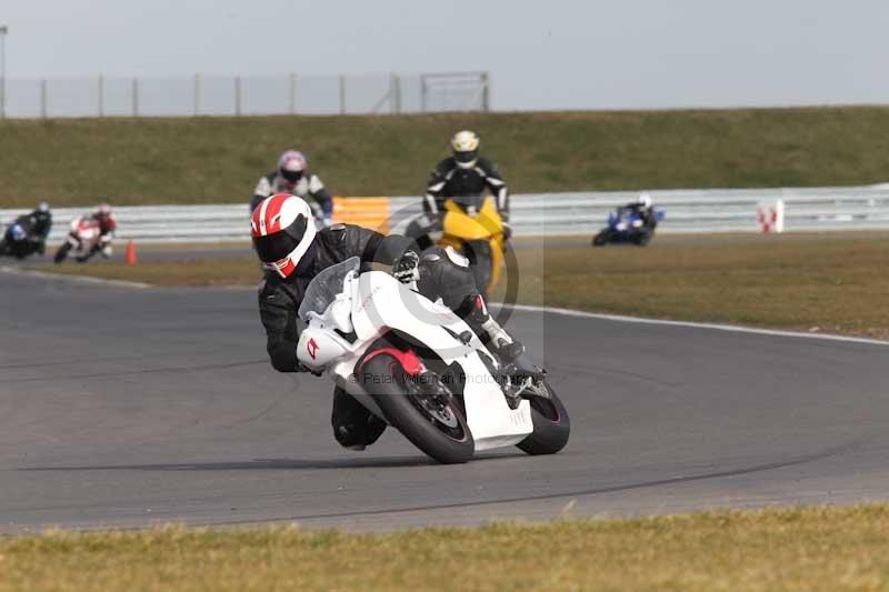 Motorcycle action photographs;Trackday digital images;event digital images;eventdigitalimages;no limits trackday;peter wileman photography;snetterton;snetterton circuit norfolk;snetterton photographs;trackday;trackday photos