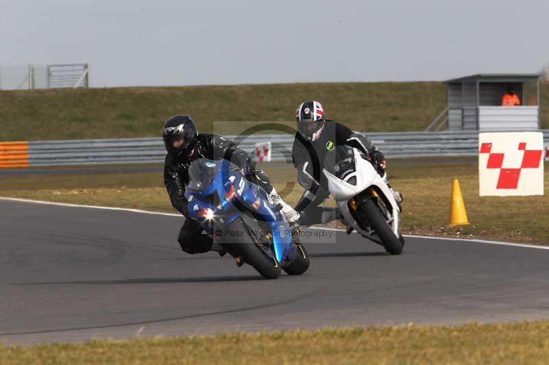Motorcycle action photographs;Trackday digital images;event digital images;eventdigitalimages;no limits trackday;peter wileman photography;snetterton;snetterton circuit norfolk;snetterton photographs;trackday;trackday photos