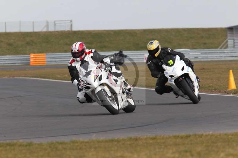 Motorcycle action photographs;Trackday digital images;event digital images;eventdigitalimages;no limits trackday;peter wileman photography;snetterton;snetterton circuit norfolk;snetterton photographs;trackday;trackday photos