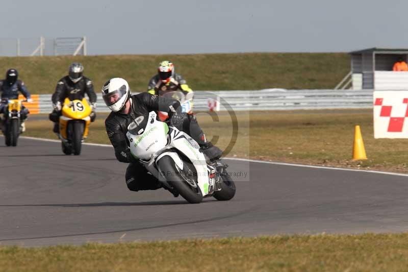 Motorcycle action photographs;Trackday digital images;event digital images;eventdigitalimages;no limits trackday;peter wileman photography;snetterton;snetterton circuit norfolk;snetterton photographs;trackday;trackday photos