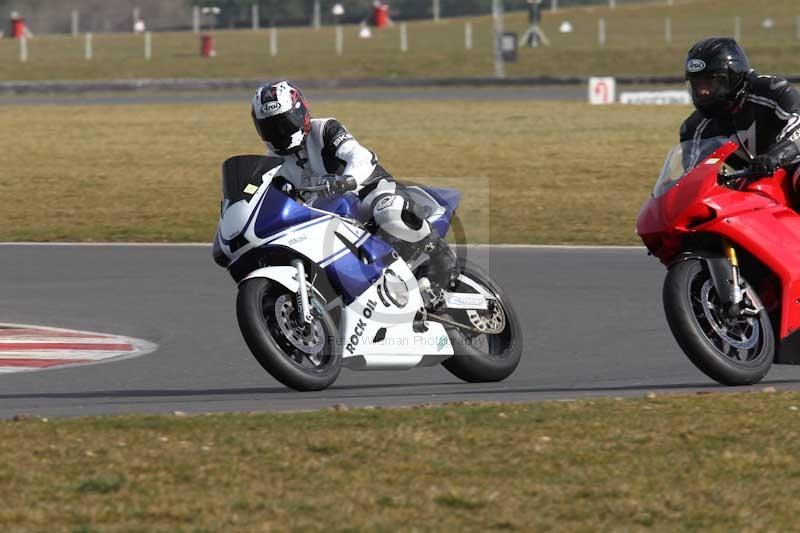 Motorcycle action photographs;Trackday digital images;event digital images;eventdigitalimages;no limits trackday;peter wileman photography;snetterton;snetterton circuit norfolk;snetterton photographs;trackday;trackday photos