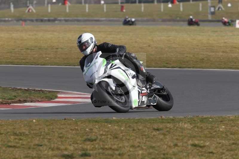 Motorcycle action photographs;Trackday digital images;event digital images;eventdigitalimages;no limits trackday;peter wileman photography;snetterton;snetterton circuit norfolk;snetterton photographs;trackday;trackday photos