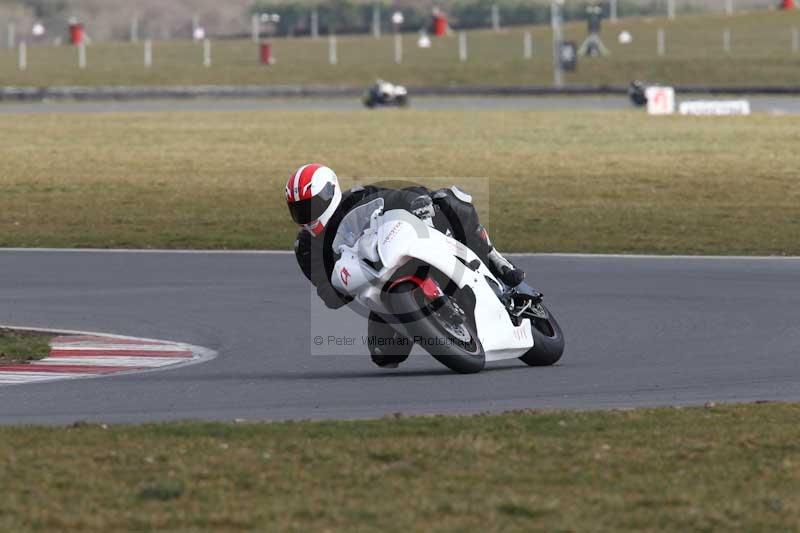 Motorcycle action photographs;Trackday digital images;event digital images;eventdigitalimages;no limits trackday;peter wileman photography;snetterton;snetterton circuit norfolk;snetterton photographs;trackday;trackday photos