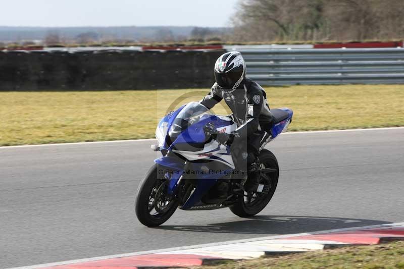 Motorcycle action photographs;Trackday digital images;event digital images;eventdigitalimages;no limits trackday;peter wileman photography;snetterton;snetterton circuit norfolk;snetterton photographs;trackday;trackday photos