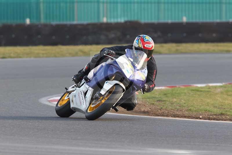Motorcycle action photographs;Trackday digital images;event digital images;eventdigitalimages;no limits trackday;peter wileman photography;snetterton;snetterton circuit norfolk;snetterton photographs;trackday;trackday photos