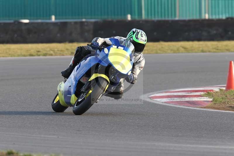 Motorcycle action photographs;Trackday digital images;event digital images;eventdigitalimages;no limits trackday;peter wileman photography;snetterton;snetterton circuit norfolk;snetterton photographs;trackday;trackday photos