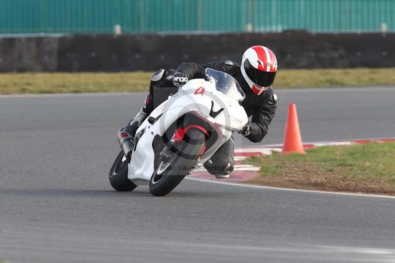 Motorcycle action photographs;Trackday digital images;event digital images;eventdigitalimages;no limits trackday;peter wileman photography;snetterton;snetterton circuit norfolk;snetterton photographs;trackday;trackday photos