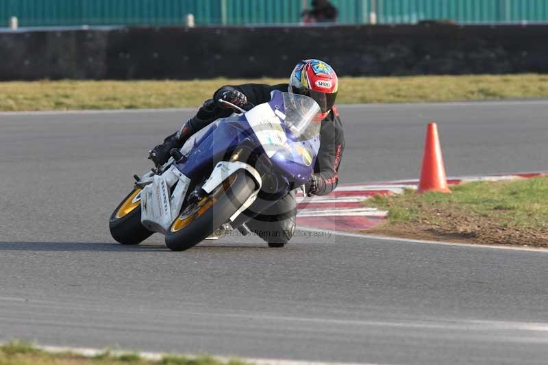 Motorcycle action photographs;Trackday digital images;event digital images;eventdigitalimages;no limits trackday;peter wileman photography;snetterton;snetterton circuit norfolk;snetterton photographs;trackday;trackday photos