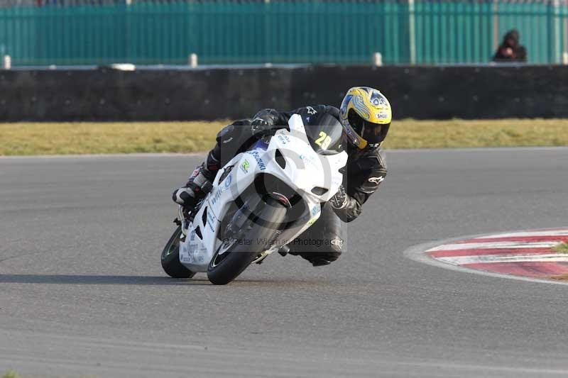 Motorcycle action photographs;Trackday digital images;event digital images;eventdigitalimages;no limits trackday;peter wileman photography;snetterton;snetterton circuit norfolk;snetterton photographs;trackday;trackday photos