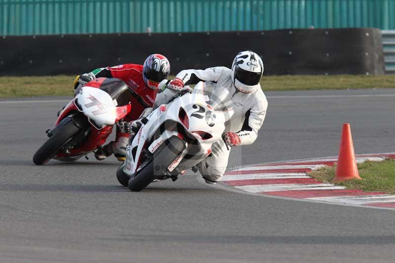 Motorcycle action photographs;Trackday digital images;event digital images;eventdigitalimages;no limits trackday;peter wileman photography;snetterton;snetterton circuit norfolk;snetterton photographs;trackday;trackday photos
