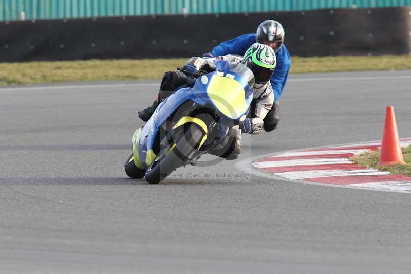 Motorcycle action photographs;Trackday digital images;event digital images;eventdigitalimages;no limits trackday;peter wileman photography;snetterton;snetterton circuit norfolk;snetterton photographs;trackday;trackday photos