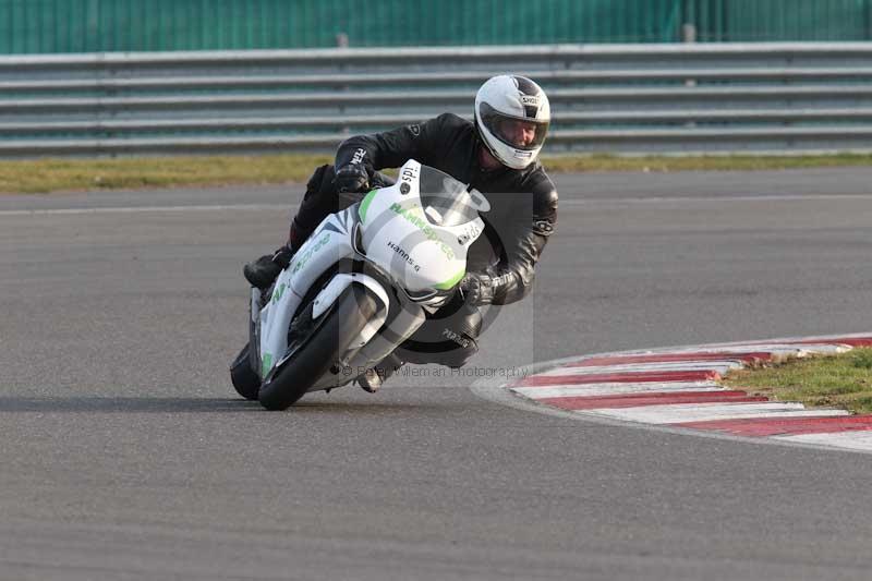 Motorcycle action photographs;Trackday digital images;event digital images;eventdigitalimages;no limits trackday;peter wileman photography;snetterton;snetterton circuit norfolk;snetterton photographs;trackday;trackday photos