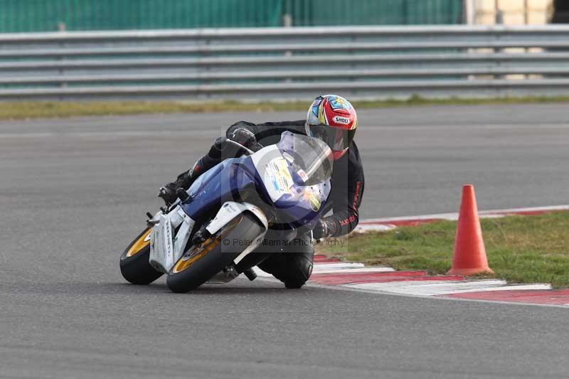 Motorcycle action photographs;Trackday digital images;event digital images;eventdigitalimages;no limits trackday;peter wileman photography;snetterton;snetterton circuit norfolk;snetterton photographs;trackday;trackday photos