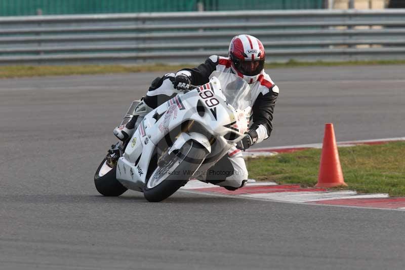 Motorcycle action photographs;Trackday digital images;event digital images;eventdigitalimages;no limits trackday;peter wileman photography;snetterton;snetterton circuit norfolk;snetterton photographs;trackday;trackday photos