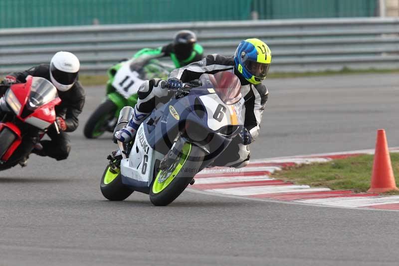 Motorcycle action photographs;Trackday digital images;event digital images;eventdigitalimages;no limits trackday;peter wileman photography;snetterton;snetterton circuit norfolk;snetterton photographs;trackday;trackday photos
