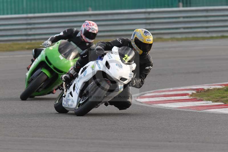 Motorcycle action photographs;Trackday digital images;event digital images;eventdigitalimages;no limits trackday;peter wileman photography;snetterton;snetterton circuit norfolk;snetterton photographs;trackday;trackday photos