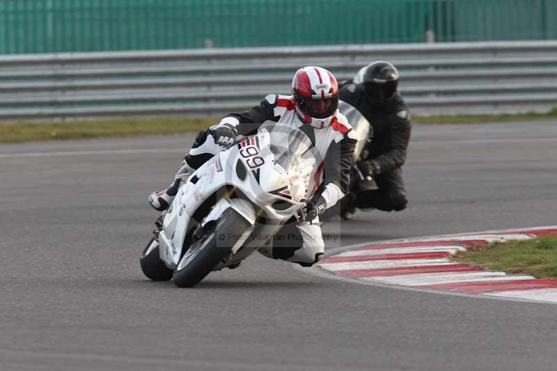 Motorcycle action photographs;Trackday digital images;event digital images;eventdigitalimages;no limits trackday;peter wileman photography;snetterton;snetterton circuit norfolk;snetterton photographs;trackday;trackday photos