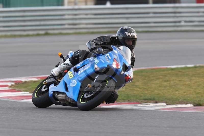 Motorcycle action photographs;Trackday digital images;event digital images;eventdigitalimages;no limits trackday;peter wileman photography;snetterton;snetterton circuit norfolk;snetterton photographs;trackday;trackday photos