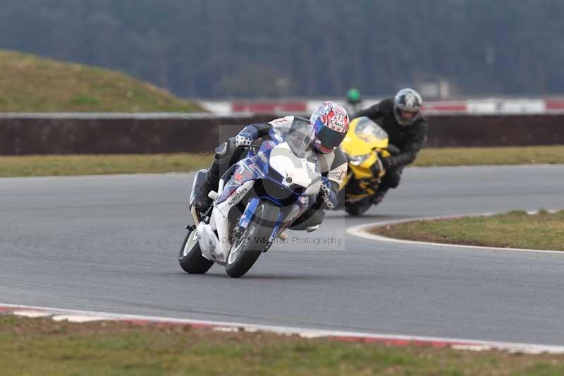 Motorcycle action photographs;Trackday digital images;event digital images;eventdigitalimages;no limits trackday;peter wileman photography;snetterton;snetterton circuit norfolk;snetterton photographs;trackday;trackday photos