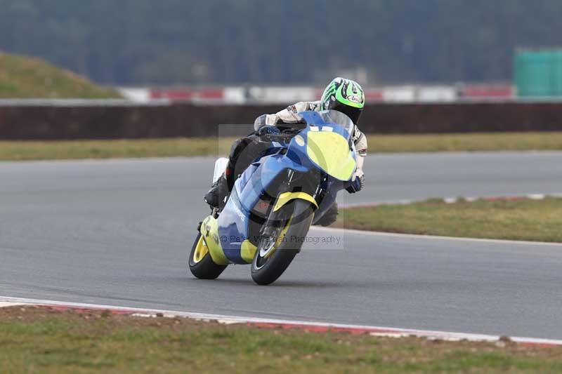 Motorcycle action photographs;Trackday digital images;event digital images;eventdigitalimages;no limits trackday;peter wileman photography;snetterton;snetterton circuit norfolk;snetterton photographs;trackday;trackday photos