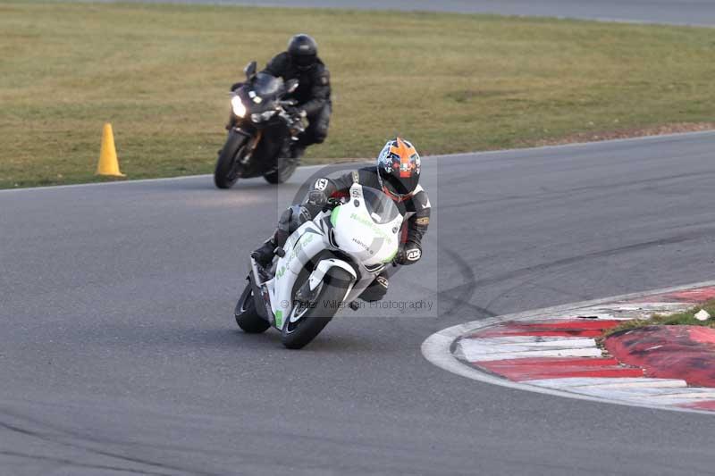 Motorcycle action photographs;Trackday digital images;event digital images;eventdigitalimages;no limits trackday;peter wileman photography;snetterton;snetterton circuit norfolk;snetterton photographs;trackday;trackday photos