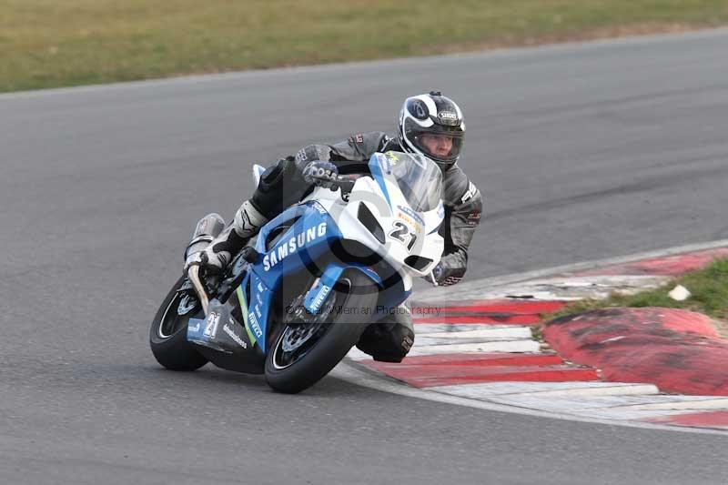 Motorcycle action photographs;Trackday digital images;event digital images;eventdigitalimages;no limits trackday;peter wileman photography;snetterton;snetterton circuit norfolk;snetterton photographs;trackday;trackday photos