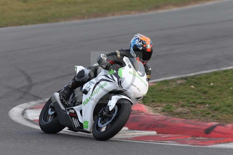 Motorcycle action photographs;Trackday digital images;event digital images;eventdigitalimages;no limits trackday;peter wileman photography;snetterton;snetterton circuit norfolk;snetterton photographs;trackday;trackday photos