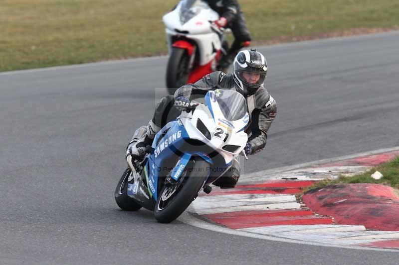 Motorcycle action photographs;Trackday digital images;event digital images;eventdigitalimages;no limits trackday;peter wileman photography;snetterton;snetterton circuit norfolk;snetterton photographs;trackday;trackday photos