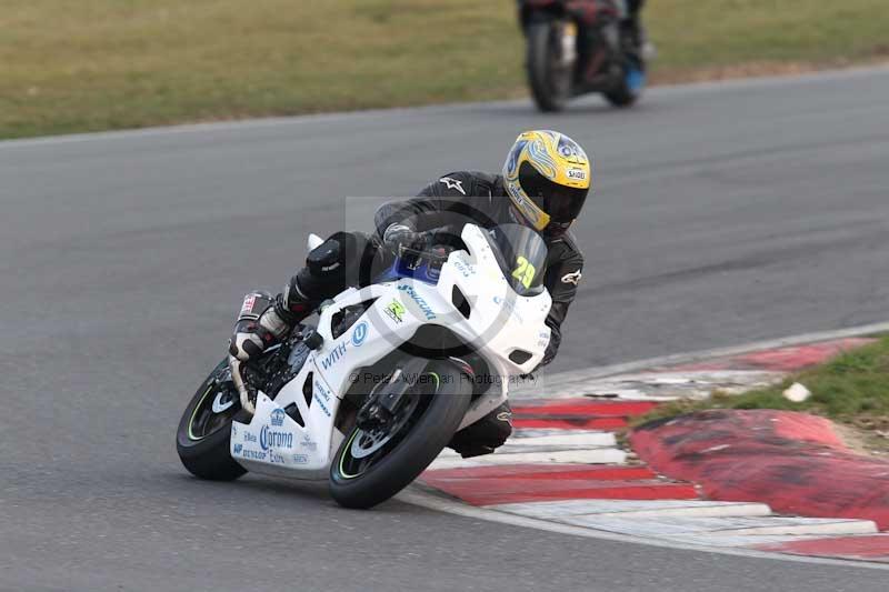 Motorcycle action photographs;Trackday digital images;event digital images;eventdigitalimages;no limits trackday;peter wileman photography;snetterton;snetterton circuit norfolk;snetterton photographs;trackday;trackday photos