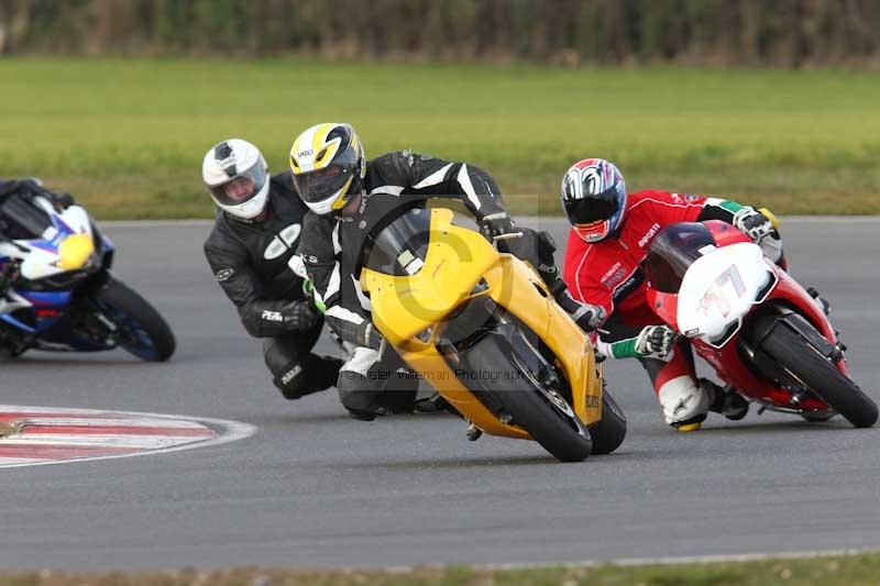 Motorcycle action photographs;Trackday digital images;event digital images;eventdigitalimages;no limits trackday;peter wileman photography;snetterton;snetterton circuit norfolk;snetterton photographs;trackday;trackday photos