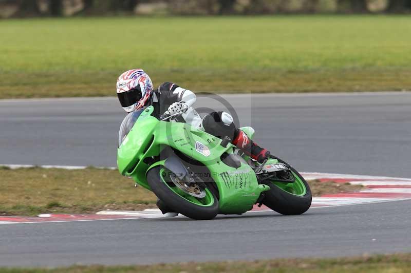 Motorcycle action photographs;Trackday digital images;event digital images;eventdigitalimages;no limits trackday;peter wileman photography;snetterton;snetterton circuit norfolk;snetterton photographs;trackday;trackday photos