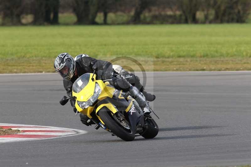 Motorcycle action photographs;Trackday digital images;event digital images;eventdigitalimages;no limits trackday;peter wileman photography;snetterton;snetterton circuit norfolk;snetterton photographs;trackday;trackday photos