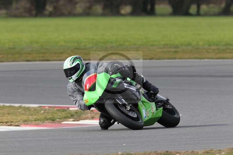Motorcycle action photographs;Trackday digital images;event digital images;eventdigitalimages;no limits trackday;peter wileman photography;snetterton;snetterton circuit norfolk;snetterton photographs;trackday;trackday photos