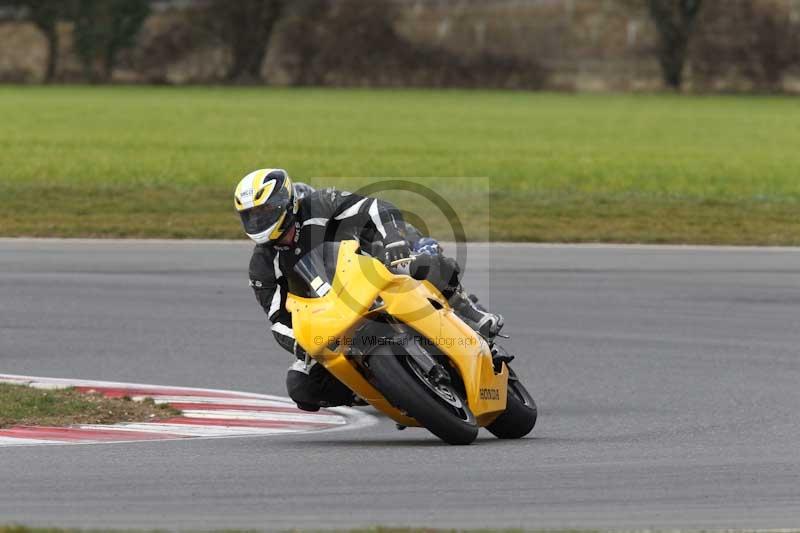 Motorcycle action photographs;Trackday digital images;event digital images;eventdigitalimages;no limits trackday;peter wileman photography;snetterton;snetterton circuit norfolk;snetterton photographs;trackday;trackday photos