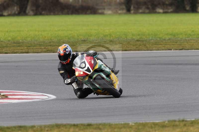 Motorcycle action photographs;Trackday digital images;event digital images;eventdigitalimages;no limits trackday;peter wileman photography;snetterton;snetterton circuit norfolk;snetterton photographs;trackday;trackday photos