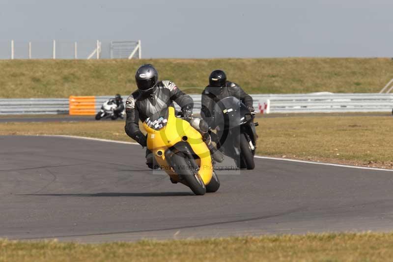 Motorcycle action photographs;Trackday digital images;event digital images;eventdigitalimages;no limits trackday;peter wileman photography;snetterton;snetterton circuit norfolk;snetterton photographs;trackday;trackday photos