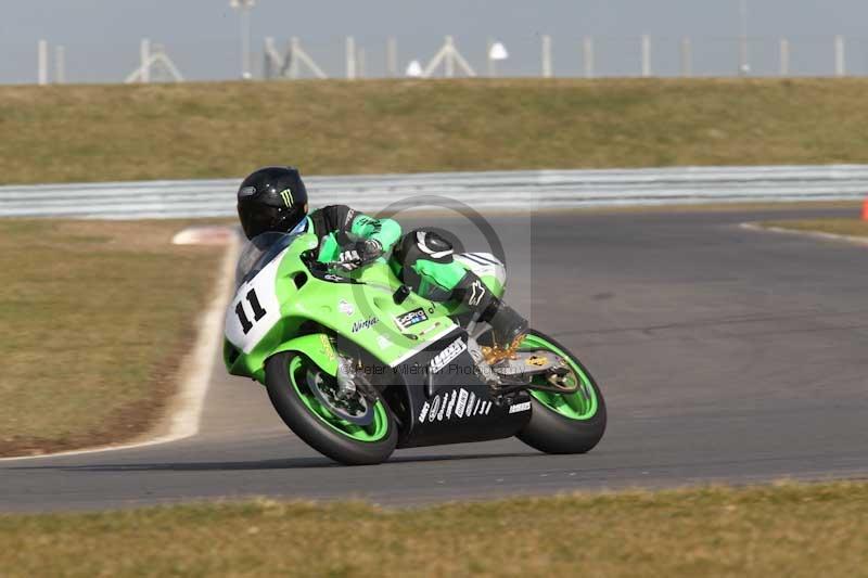 Motorcycle action photographs;Trackday digital images;event digital images;eventdigitalimages;no limits trackday;peter wileman photography;snetterton;snetterton circuit norfolk;snetterton photographs;trackday;trackday photos