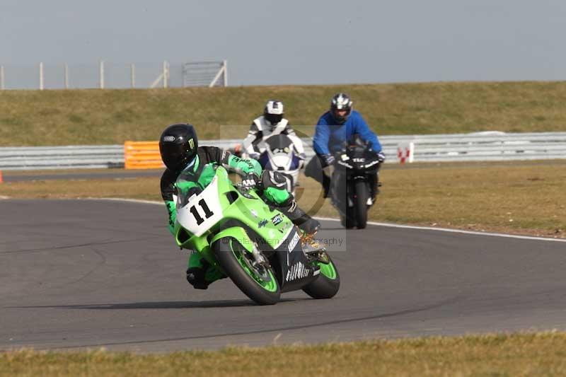 Motorcycle action photographs;Trackday digital images;event digital images;eventdigitalimages;no limits trackday;peter wileman photography;snetterton;snetterton circuit norfolk;snetterton photographs;trackday;trackday photos