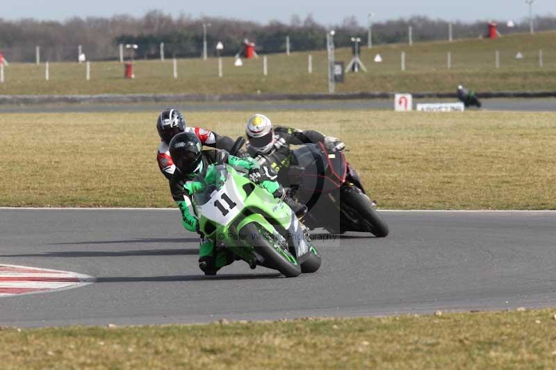 Motorcycle action photographs;Trackday digital images;event digital images;eventdigitalimages;no limits trackday;peter wileman photography;snetterton;snetterton circuit norfolk;snetterton photographs;trackday;trackday photos
