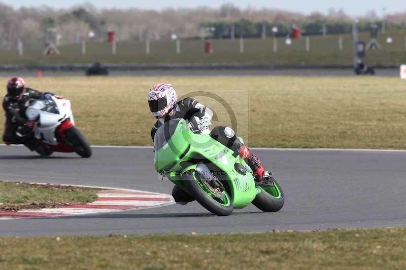 Motorcycle action photographs;Trackday digital images;event digital images;eventdigitalimages;no limits trackday;peter wileman photography;snetterton;snetterton circuit norfolk;snetterton photographs;trackday;trackday photos