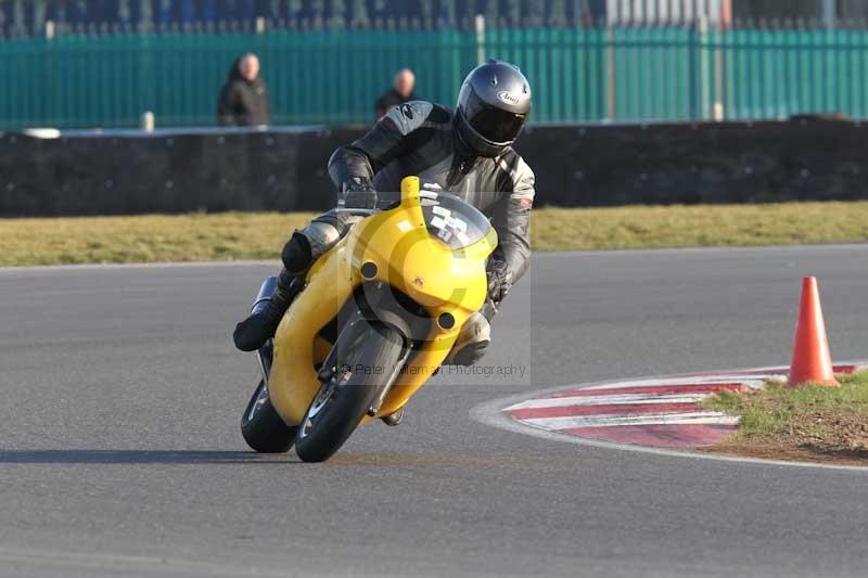 Motorcycle action photographs;Trackday digital images;event digital images;eventdigitalimages;no limits trackday;peter wileman photography;snetterton;snetterton circuit norfolk;snetterton photographs;trackday;trackday photos
