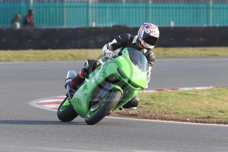 Motorcycle action photographs;Trackday digital images;event digital images;eventdigitalimages;no limits trackday;peter wileman photography;snetterton;snetterton circuit norfolk;snetterton photographs;trackday;trackday photos